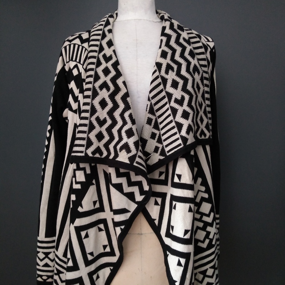 Graphic caridgan sweater